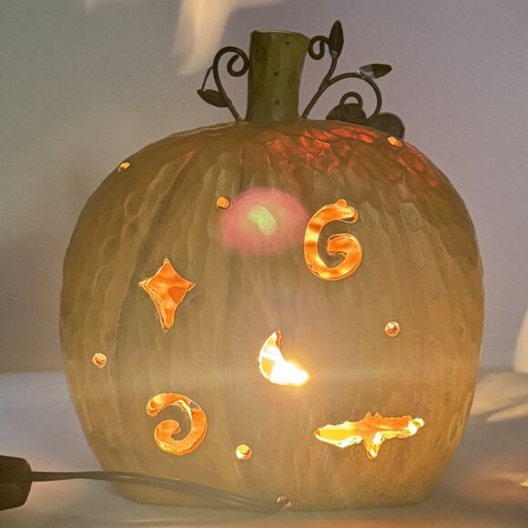 Crazy Mountain Ceramic Pumpkin-Shaped "Give Thanks" Table Lamp Cutouts Fall 7.5" - Picture 3 of 13